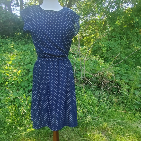 Vintage white flower dress - Picture 1 of 5